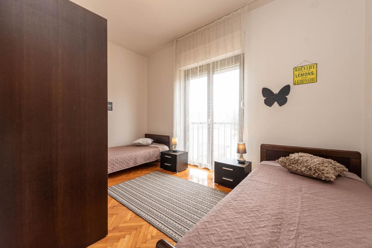 Beachfront Apartment Lostura Turanj Exteriér fotografie