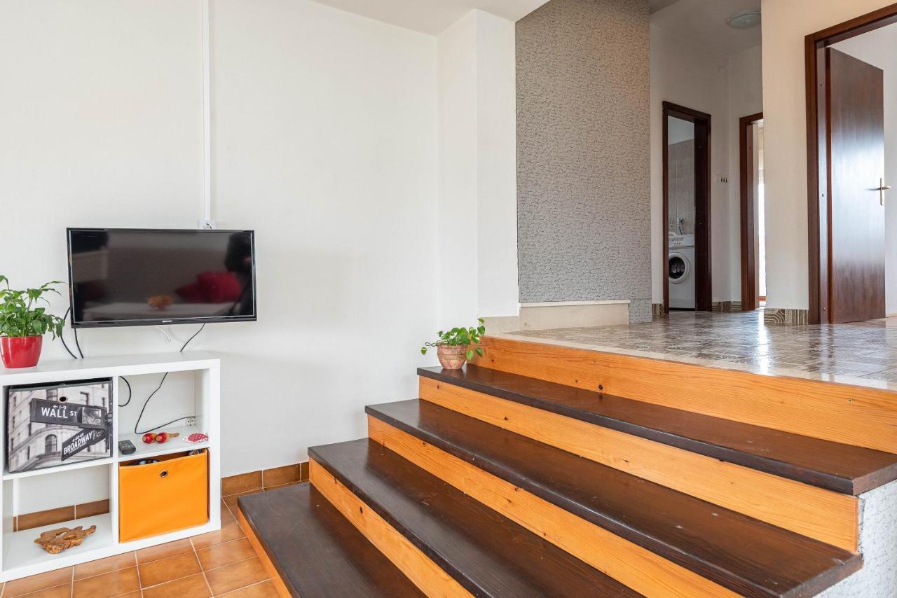 Beachfront Apartment Lostura Turanj Exteriér fotografie