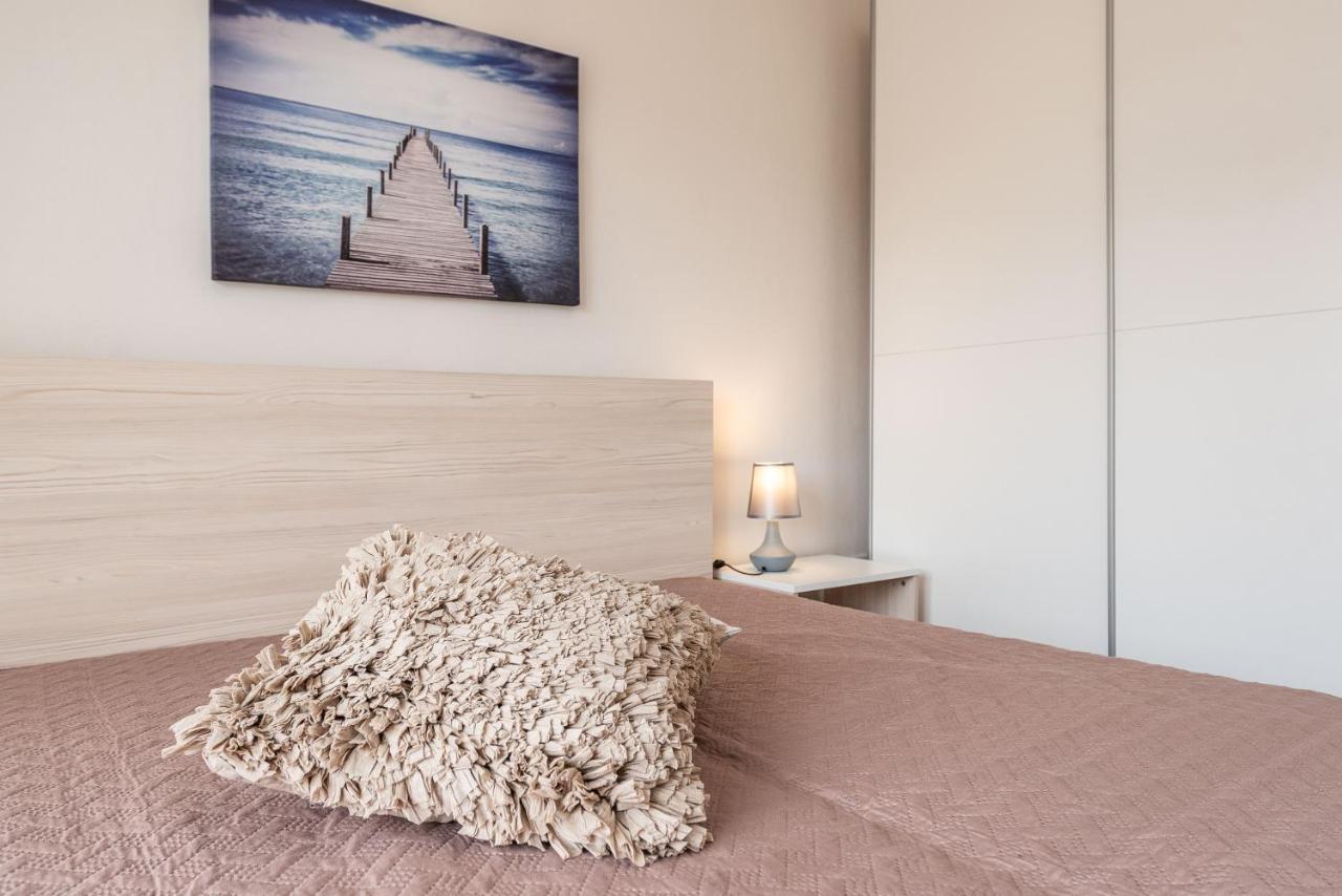 Beachfront Apartment Lostura Turanj Exteriér fotografie