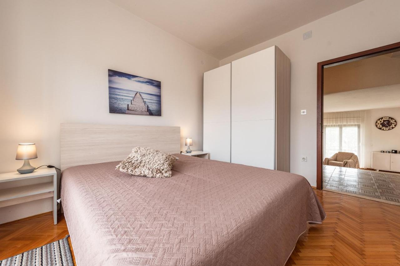 Beachfront Apartment Lostura Turanj Exteriér fotografie