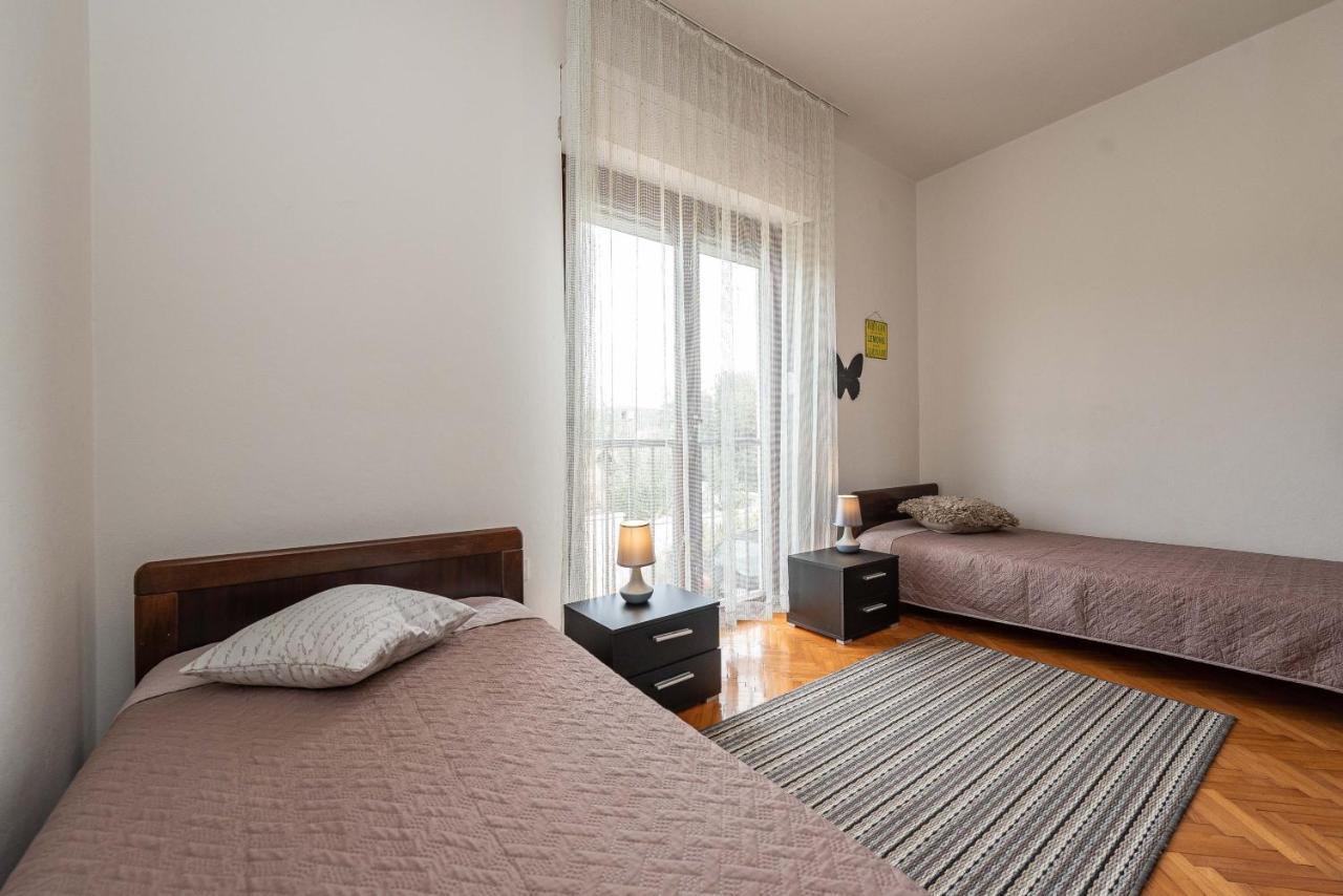 Beachfront Apartment Lostura Turanj Exteriér fotografie